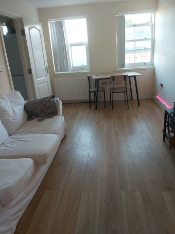 2 Bed Flat, Coventry Road, B10 - Photo 3