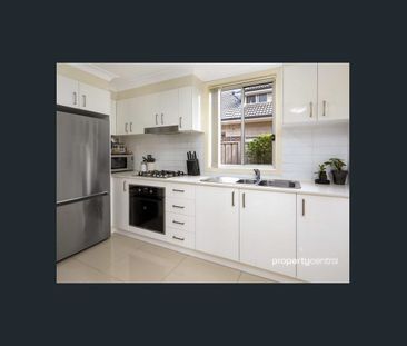 SPARKLING TOWNHOUSE - Photo 3