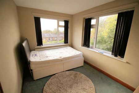 4 bedroom semi-detached house to rent - Photo 5