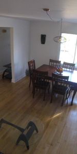 5 1/2 a louer haut de duplex. - Photo 3