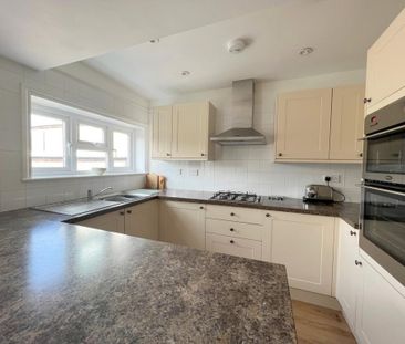 3 bedroom terraced house to rent - Photo 4