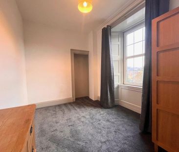 3 bedroom flat to rent - Photo 5