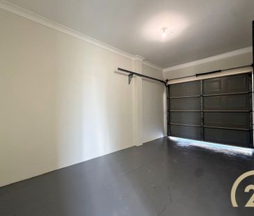 Newly Renovated 3 Bedroom Duplex! - Photo 6