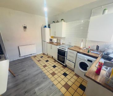 2 bedroom end of terrace house to rent - Photo 5