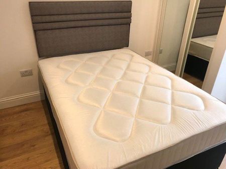 1 bedroom in a house share to rent - Photo 3