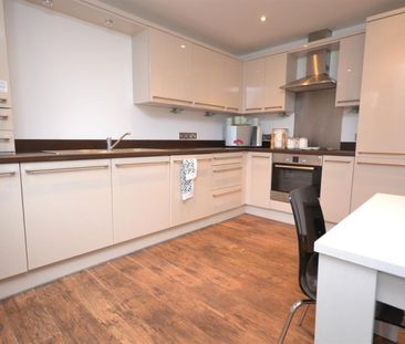 2 bedroom Flat To Let - Photo 4