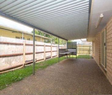 Large Lowset Neat & Tidy Brick Home - Photo 2