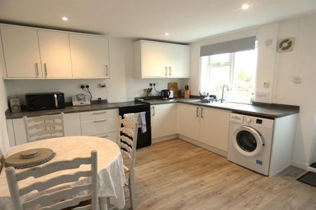 1 bedroom semi-detached house to rent - Photo 2