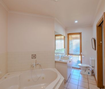 Comfortable Family Living - Photo 5