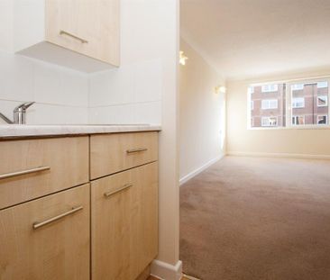 1 bedroom retirement property to rent - Photo 5