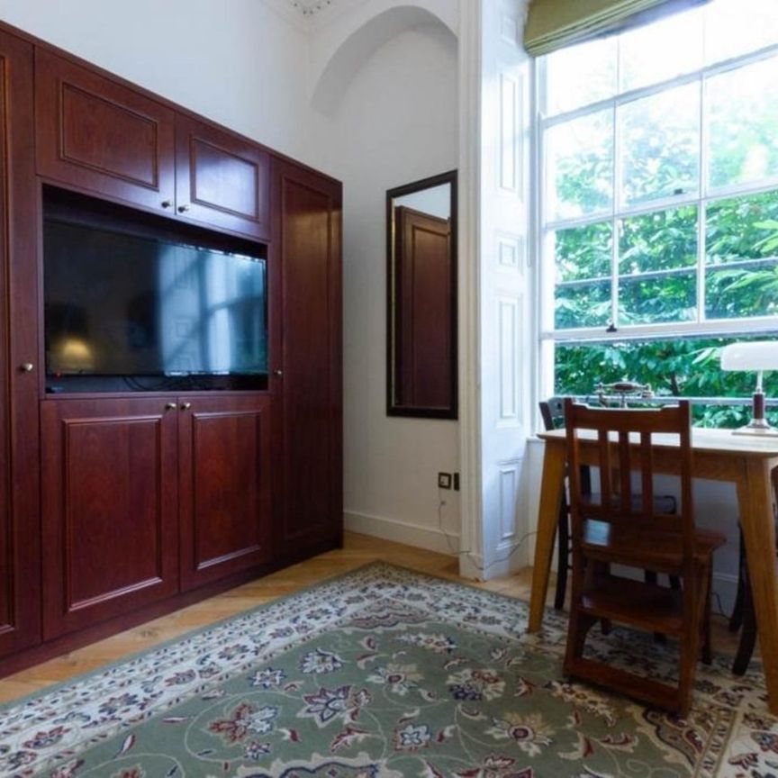 Studio Flat, Cartwright Gardens, WC1H - Photo 1