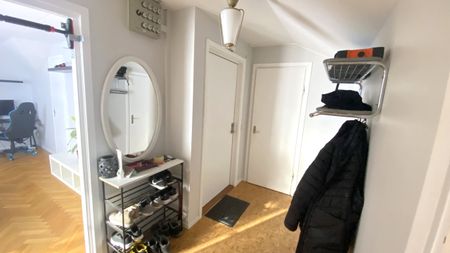 Järnvägsparken: Stor tvåa med snedtak - Photo 2