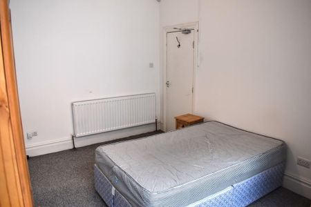 6 bedroom terraced house to rent - Photo 2