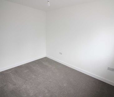3 bed Town House - Photo 2