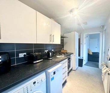 4 bedroom terraced house to rent - Photo 1