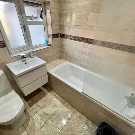 Duncan Grove, East Acton, London, W3 7NN - Photo 3