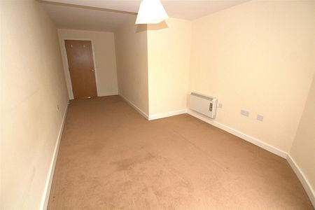 2 bedrooms House for Sale - Photo 2