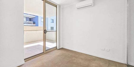 Near-New Executive Apartment in the Prestigious Bella Veron Complex - Photo 3