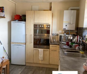 1 bedroom in a flat share to rent - Photo 5