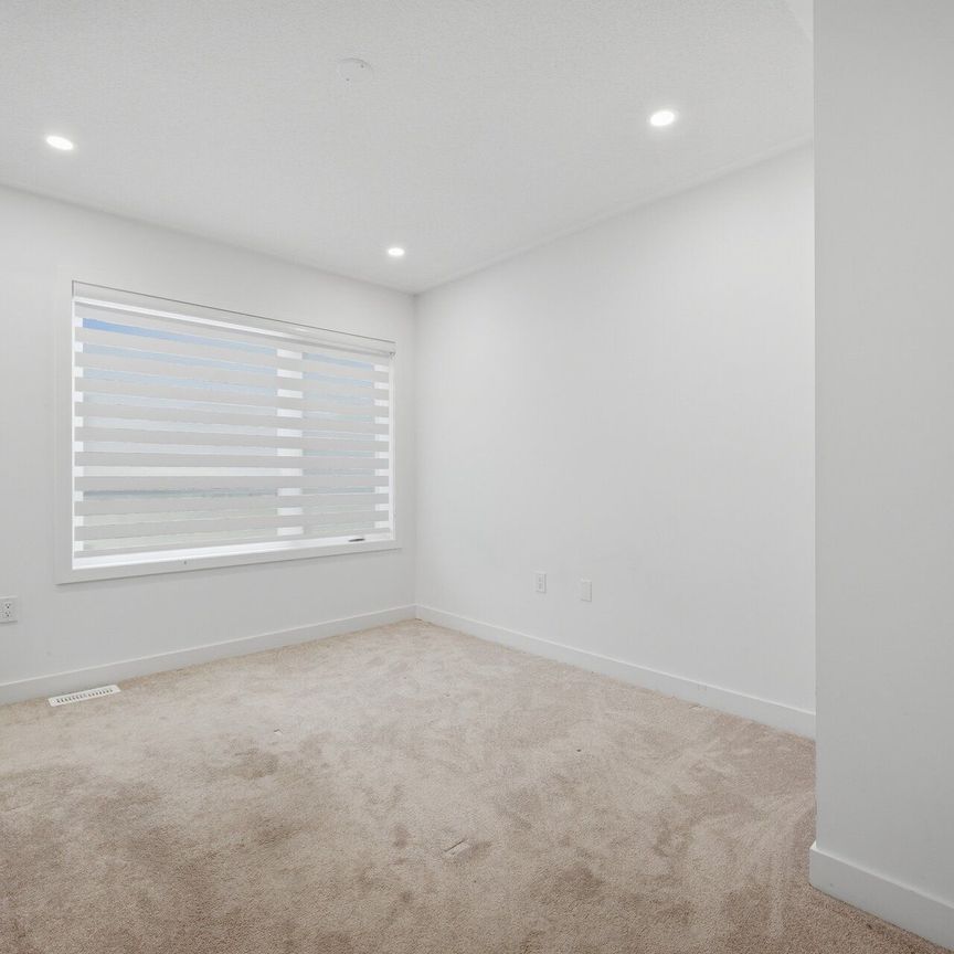 For Lease - 3166 Lotus Common, Burlington, Ontario - Photo 1