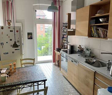 Rotes Feld: 5-Zimmeraltbauwohnung mit Holzdielenboden und 2 Balkonen! - Photo 1