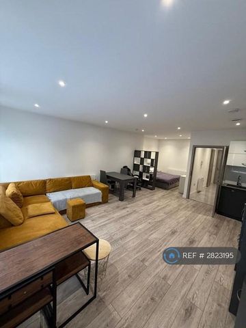 Studio to rent - Photo 3