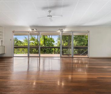 Cozy and convenient living in prime Stratford location - Photo 3