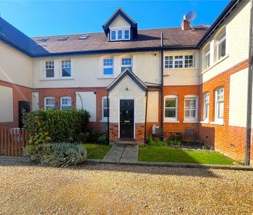 The Crescent, Farnham, Surrey, GU9 - Photo 3