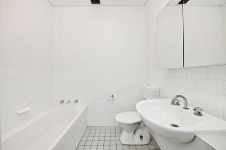 Large One Bedroom Apartment Located in a Security Building - Photo 2