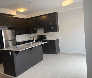 For Lease - 228 Greer Street, Barrie, Ontario - Photo 3