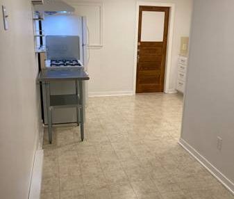 1 bedroom+1 den/ basement suite/600 sqft - Photo 4