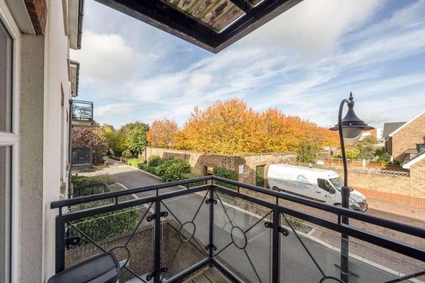 Bader Way, Roehampton, SW15 - Photo 1