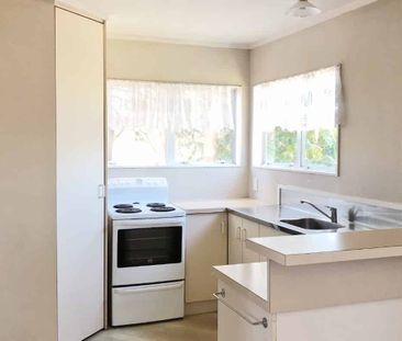 Te Atatu South 2 Bedroom House - Photo 3