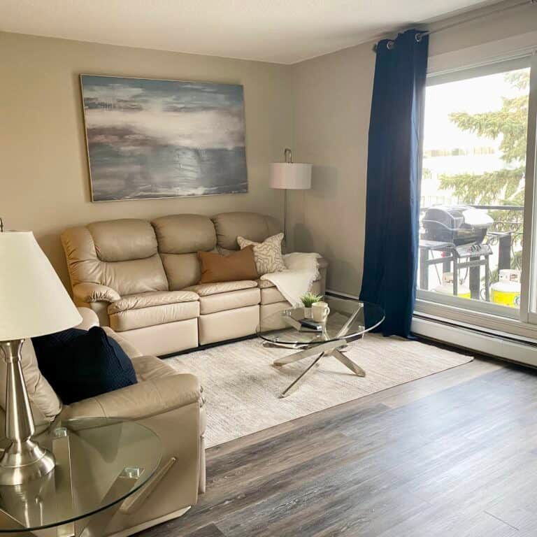 Edmonton Furnished apartment Rental in King Edward - 2 Bedroom Close To Transit and Bonnie Doon - Photo 1