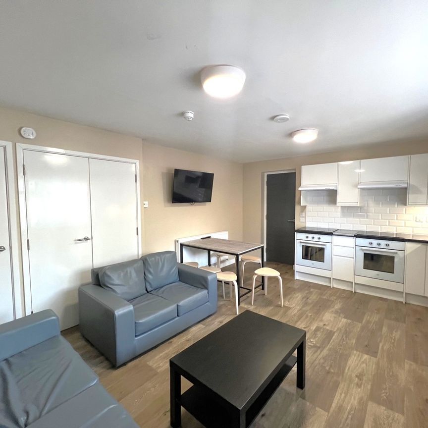 6 Bed Flat, Stokes Croft, BS1 - Photo 1