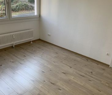 Aufgepasst! schöne 4-Zimmer-Erdgeschoß-Wohnung mit Balkon in Siegen Wenscht sucht neue Mieter! - Foto 1