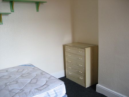 6 Bed Luxury Student House - StudentsOnly Teesside - Photo 5