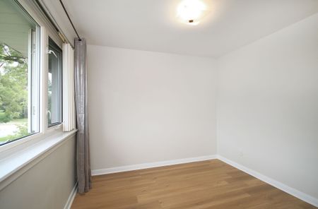 For Lease - 8 Birchbank Lane, Toronto, Ontario - Photo 3