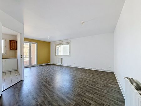 Location Appartement 4 pièces 73m² SOTTEVILLE LES ROUEN 76300 - Photo 2