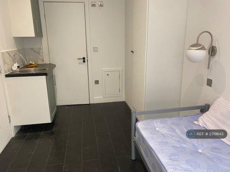 Studio to rent - Photo 3