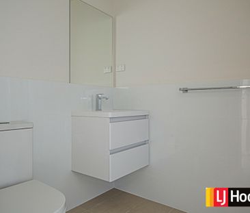 Stylish and Contemporary - Photo 6