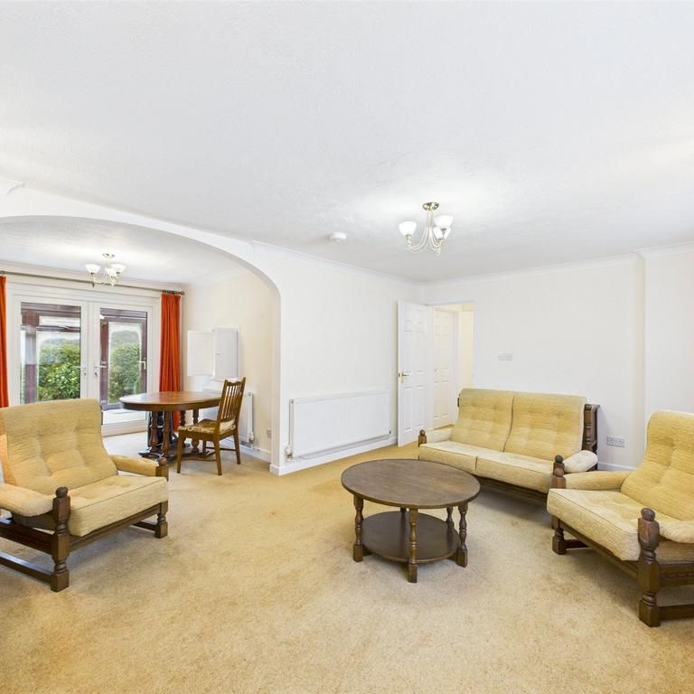 3 bedroom bungalow to rent - Photo 1