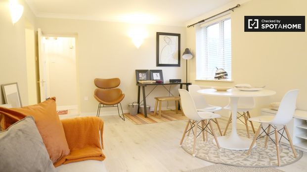 Stylish 2-bedroom flatshare in North Inner City, Dublin - Photo 1