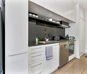 Fully Furnished North-Facing Apartment - Photo 3