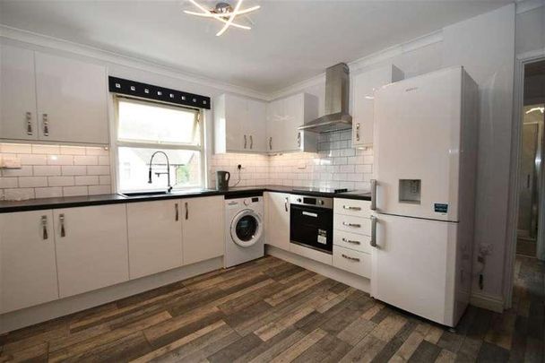 Bedroom Top Floor Apartment In Cranleigh, GU6 - Photo 1