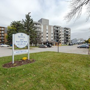 Gloria Gardens - Photo 2