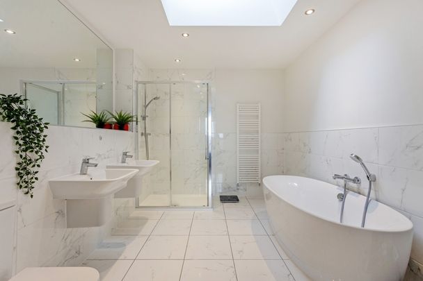 5 bedroom detached house to rent - Photo 1