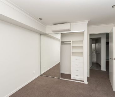 Modern -Bedroom, bath Apartment with City & Suncorp Stadium Views i... - Photo 3