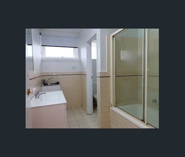 Just a stroll to Hadfield station!! - Photo 5