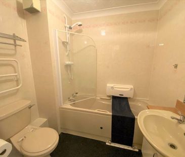 1 bedroom retirement property to rent - Photo 6